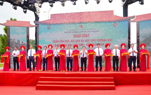 Khai mạc tuần văn hóa, du lịch và xúc tiến thương mại Côn Sơn - Kiếp Bạc 2025