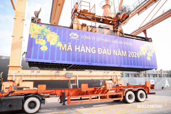 Cảng Hải Phòng ra quân đón mã hàng đầu năm 2026
