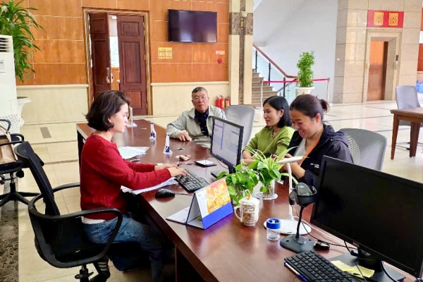 Phấn đấu hỗ trợ tối thiểu 300 doanh nghiệp, hộ kinh doanh tham gia sàn thương mại điện tử hoặc trên các nền tảng số